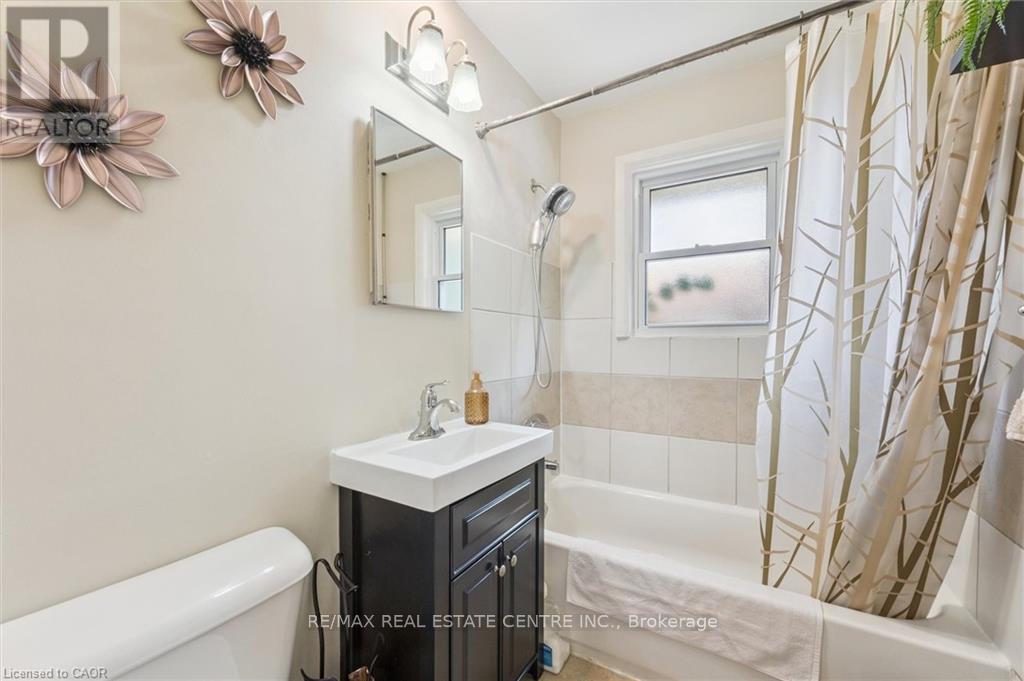 3 - 115 Marlborough Avenue, Kitchener, Ontario  N2M 1H7 - Photo 12 - X12667844