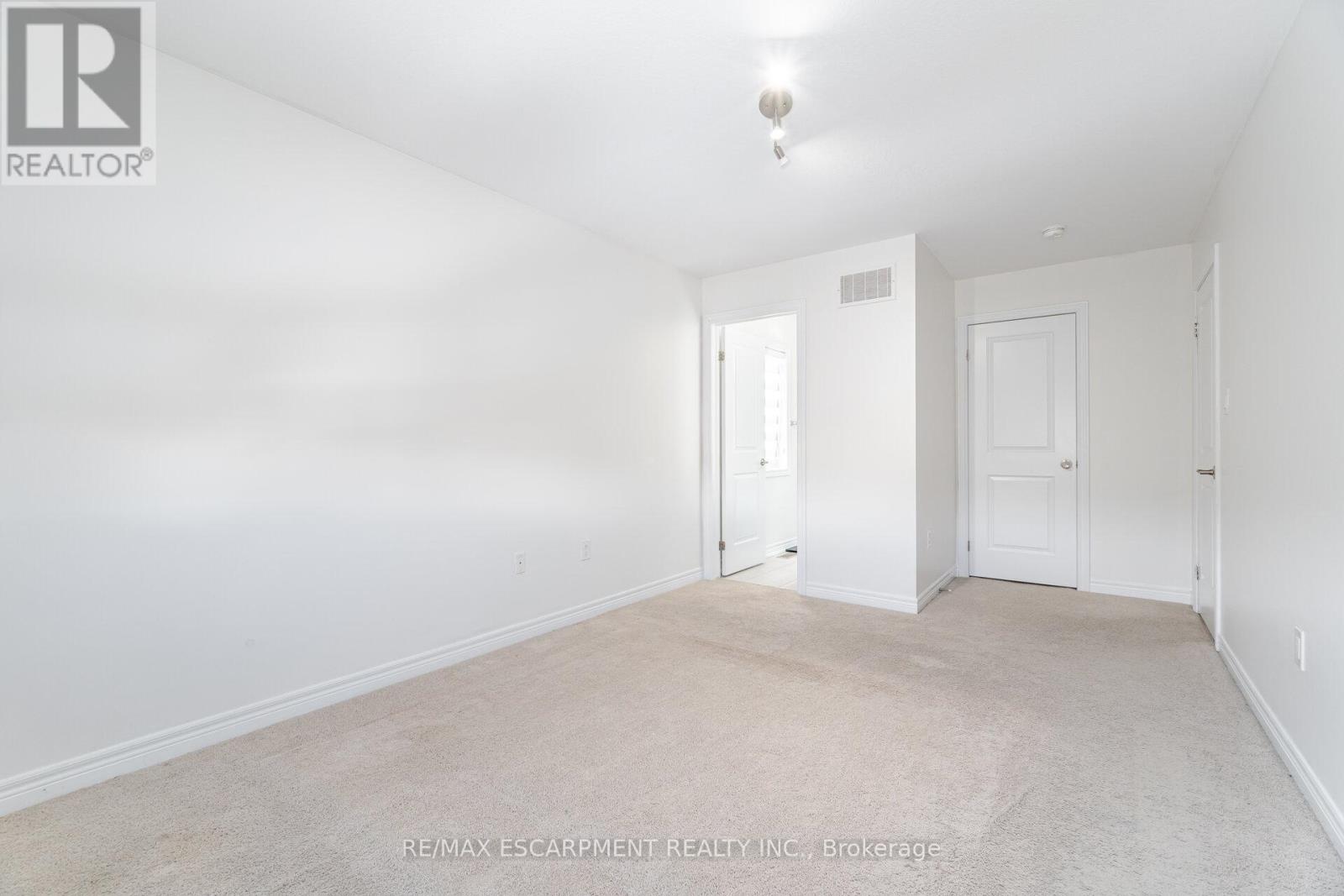 136 Westbank Trail, Hamilton, Ontario  L8J 1R5 - Photo 16 - X12667940