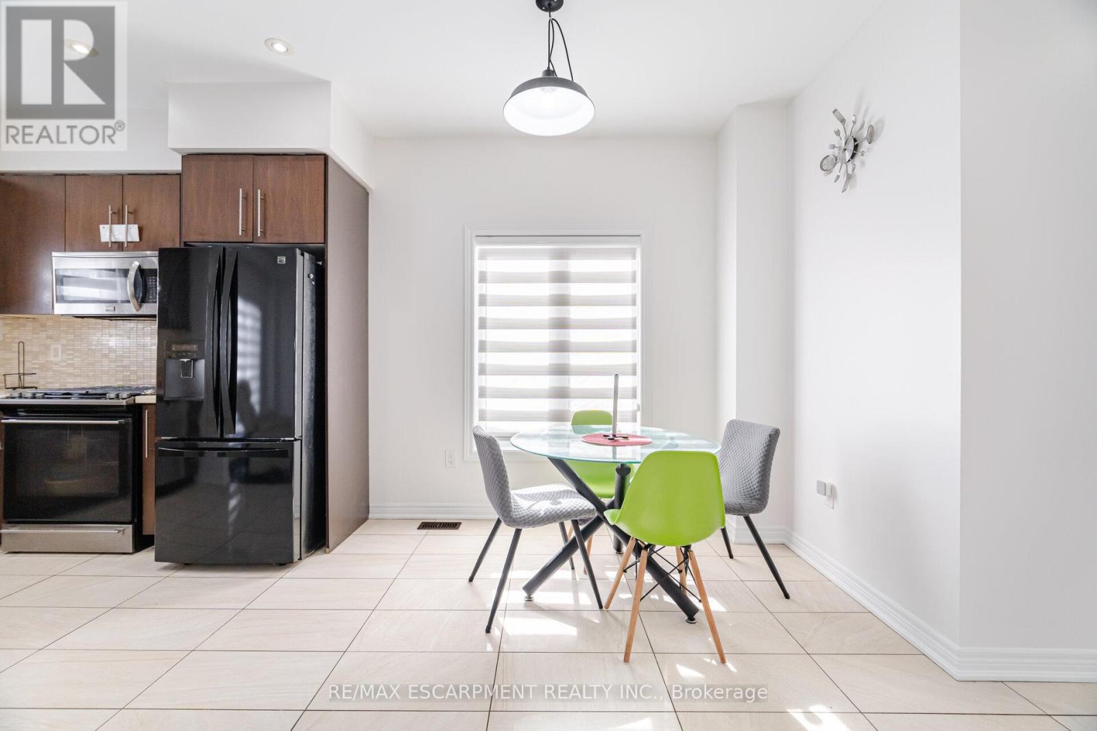 136 Westbank Trail, Hamilton, Ontario  L8J 1R5 - Photo 7 - X12667940