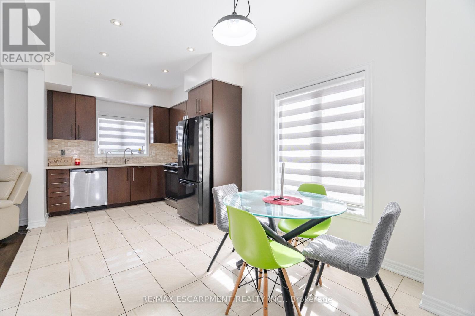 136 Westbank Trail, Hamilton, Ontario  L8J 1R5 - Photo 8 - X12667940