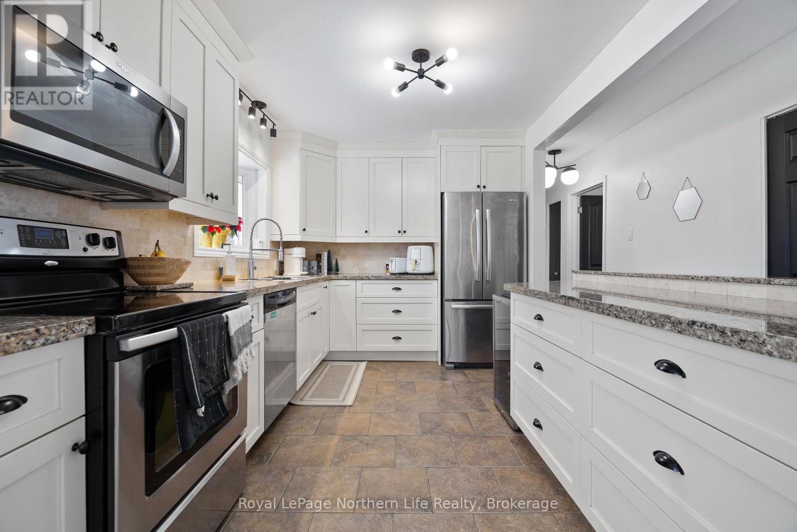 15 Tweedsmuir Drive, North Bay, Ontario  P1A 2V3 - Photo 8 - X12668406