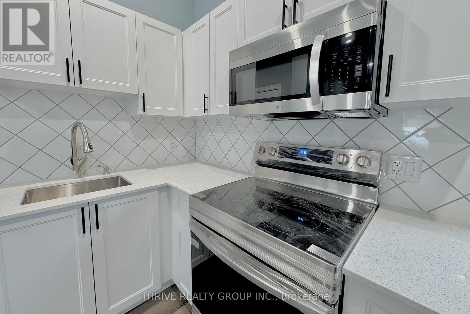 3 - 140 Ridout Street S, London South, Ontario  N6C 3X6 - Photo 15 - X12668316