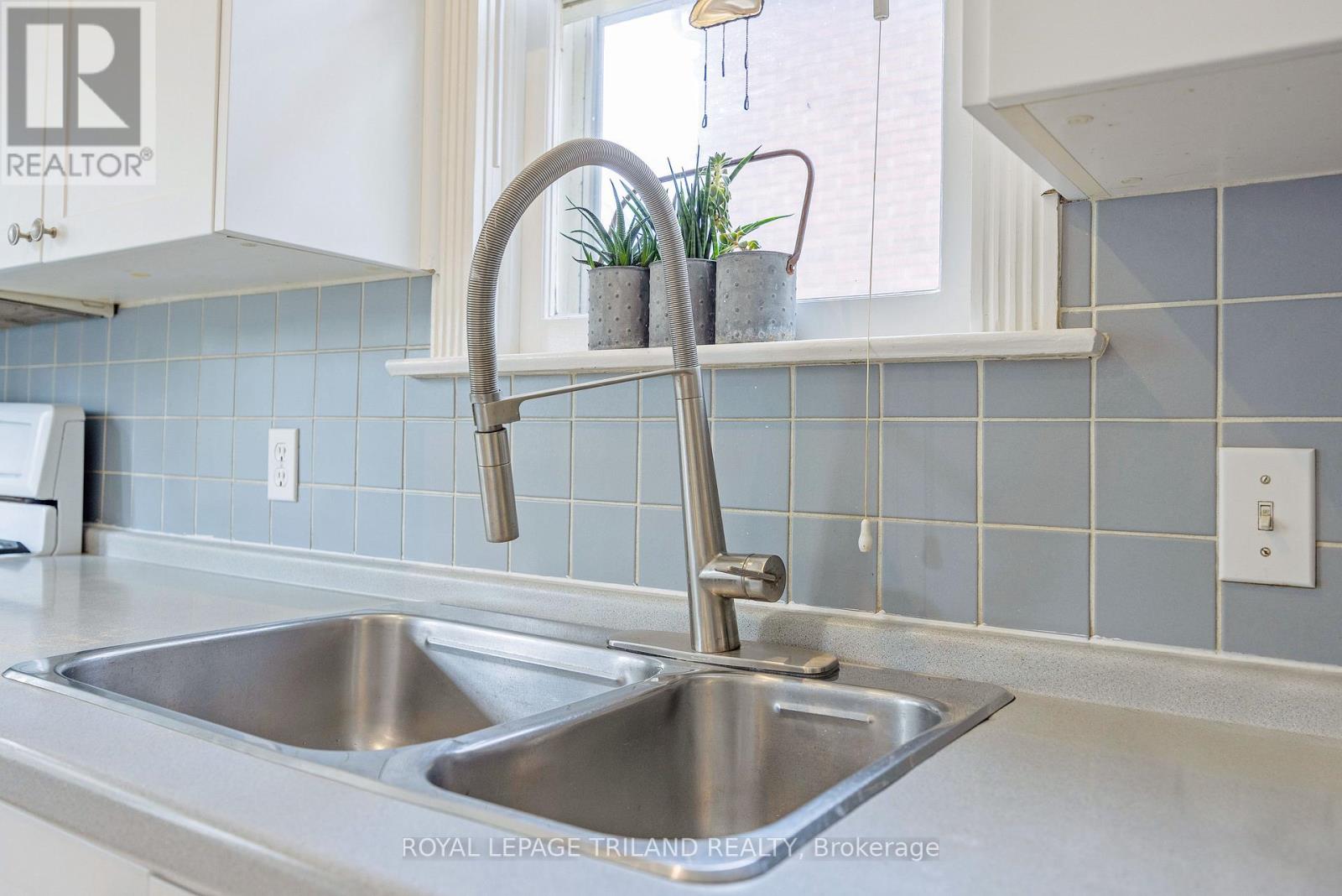 176 Devonshire Avenue, London South, Ontario  N6C 2J1 - Photo 9 - X12668352