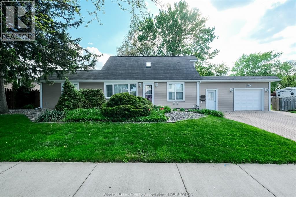 MLS# 26000265: 1617 MARK AVENUE, Windsor, Canada