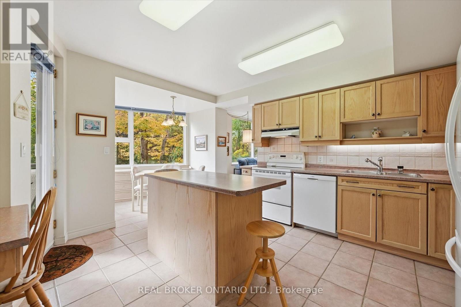 207 - 77 Governors Road, Hamilton, Ontario  L9H 7N8 - Photo 20 - X12494192