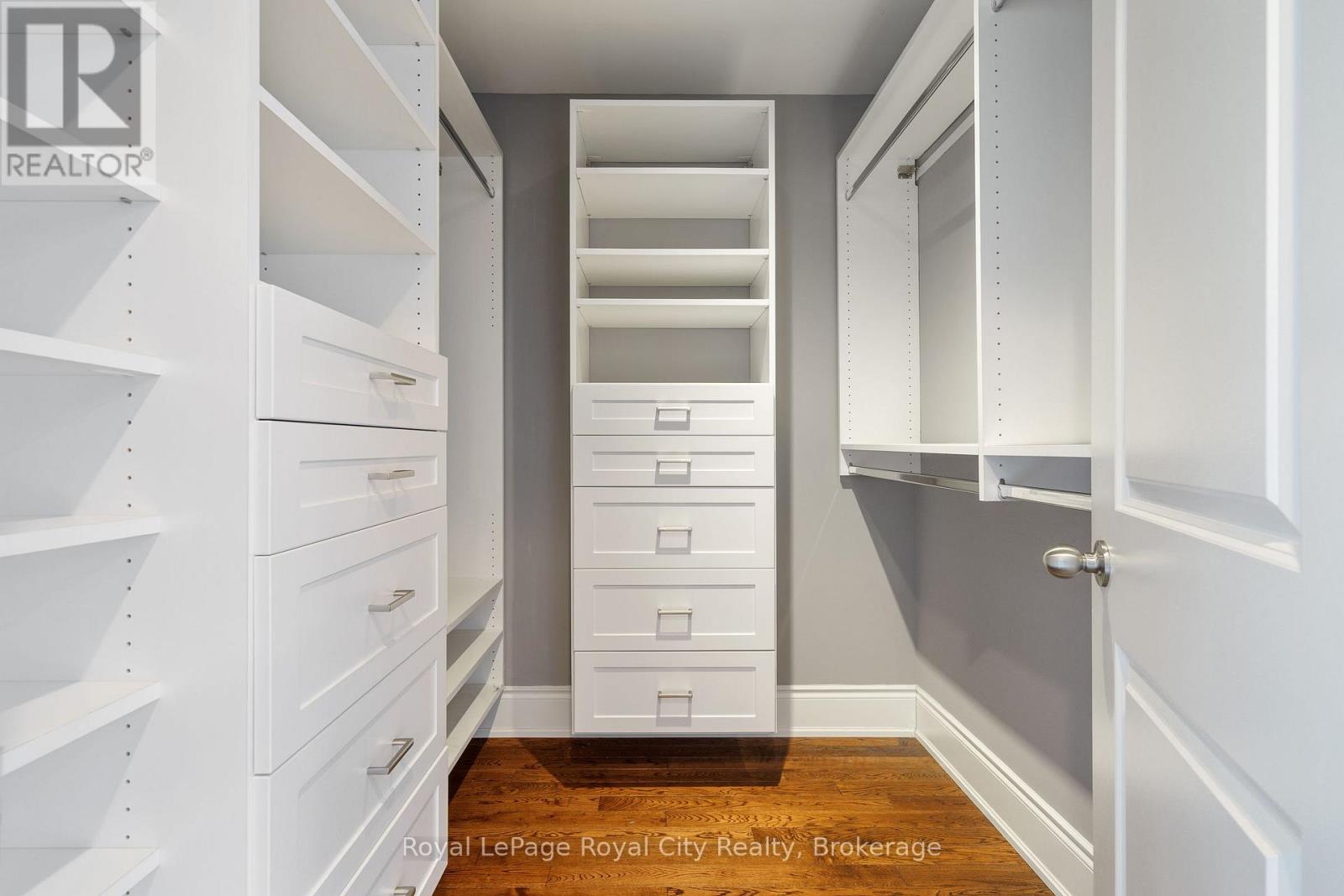 216 Rebecca Street, Oakville (Co Central), Ontario  L6K 1J9 - Photo 34 - W12668404