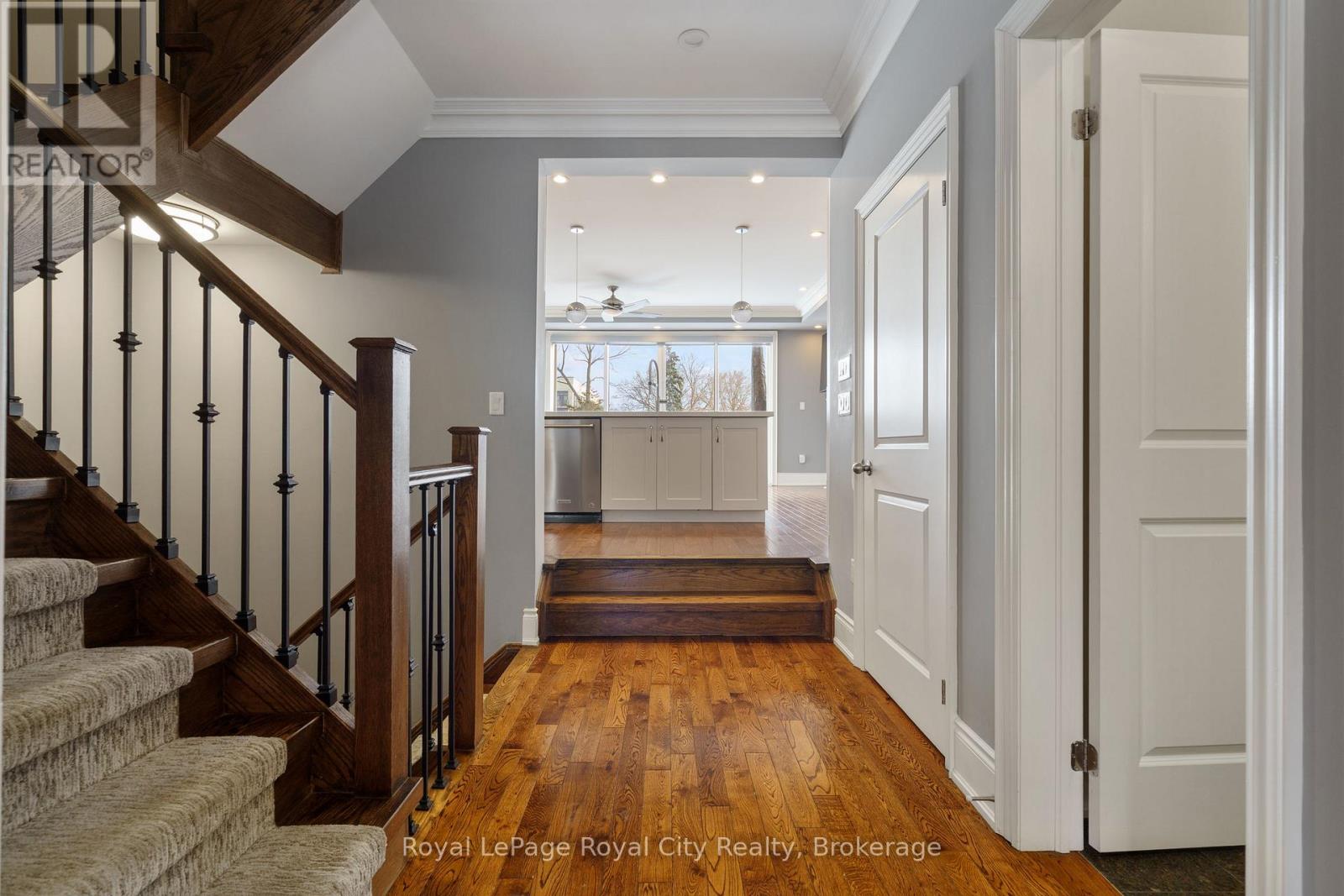 216 Rebecca Street, Oakville (Co Central), Ontario  L6K 1J9 - Photo 8 - W12668404