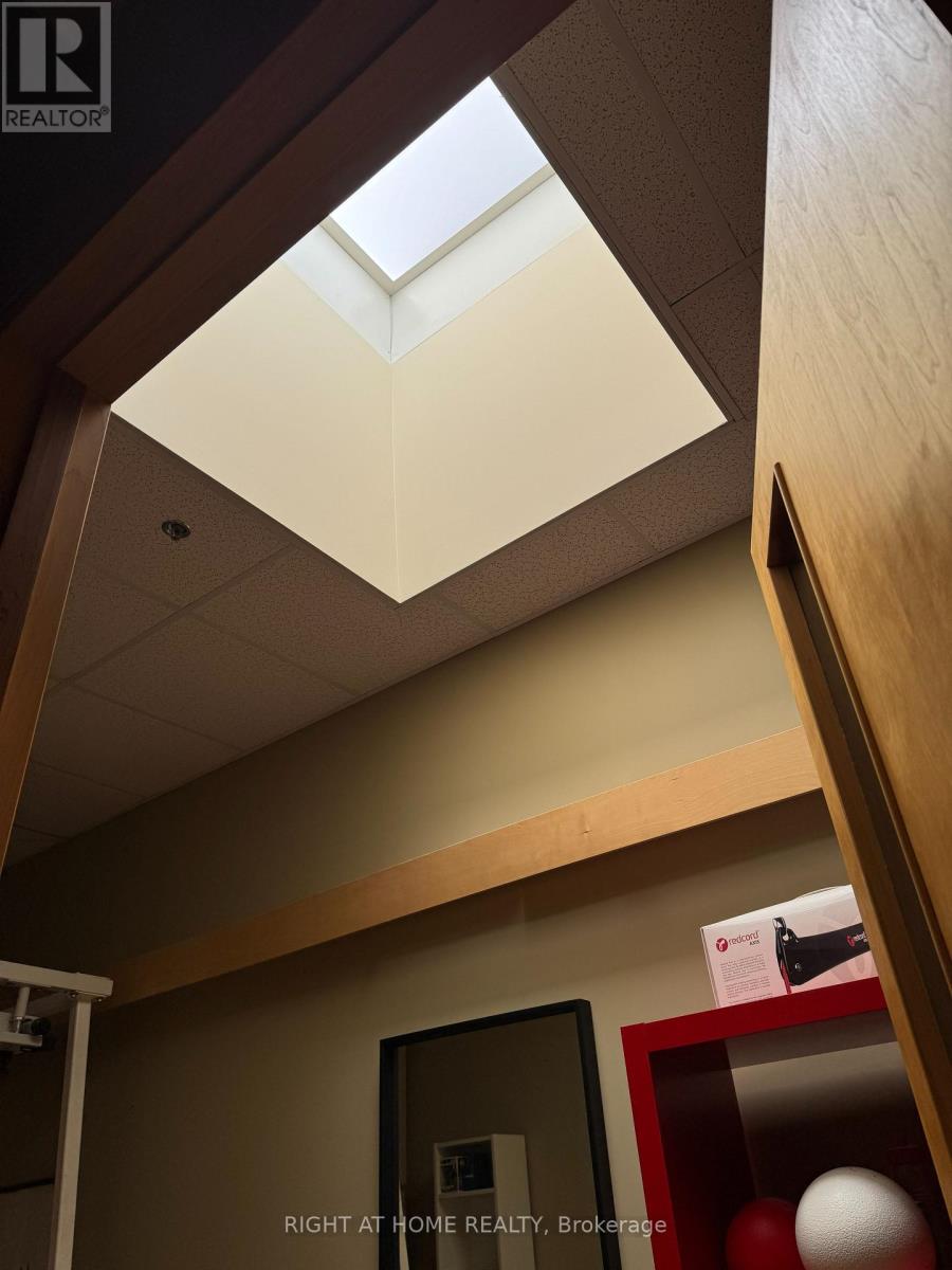 Studio #2 - 3-25 Scarsdale Road, Toronto, Ontario  M3B 2R2 - Photo 7 - C12467305