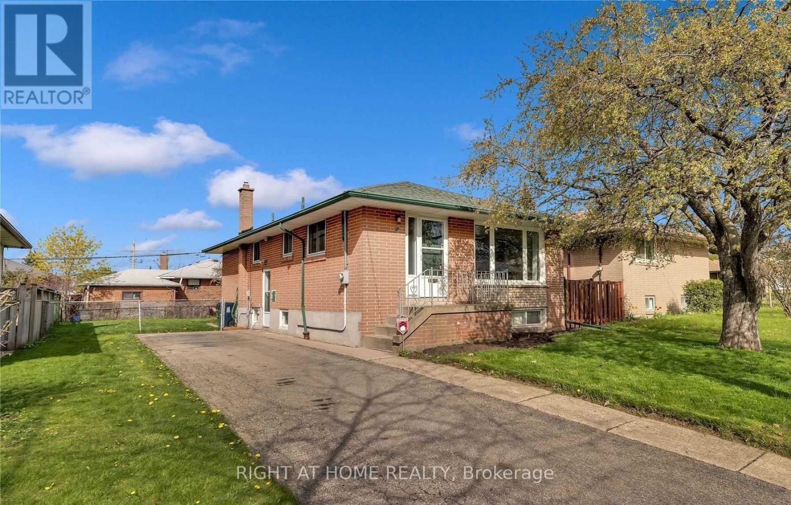 MAIN - 28 RENO DRIVE, Toronto, Ontario