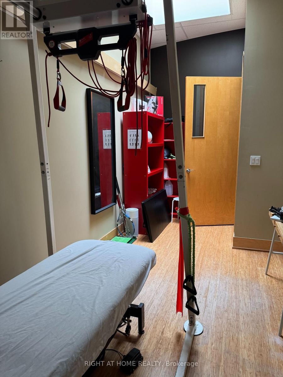 Studio #2 - 3-25 Scarsdale Road, Toronto, Ontario  M3B 2R2 - Photo 6 - C12467305