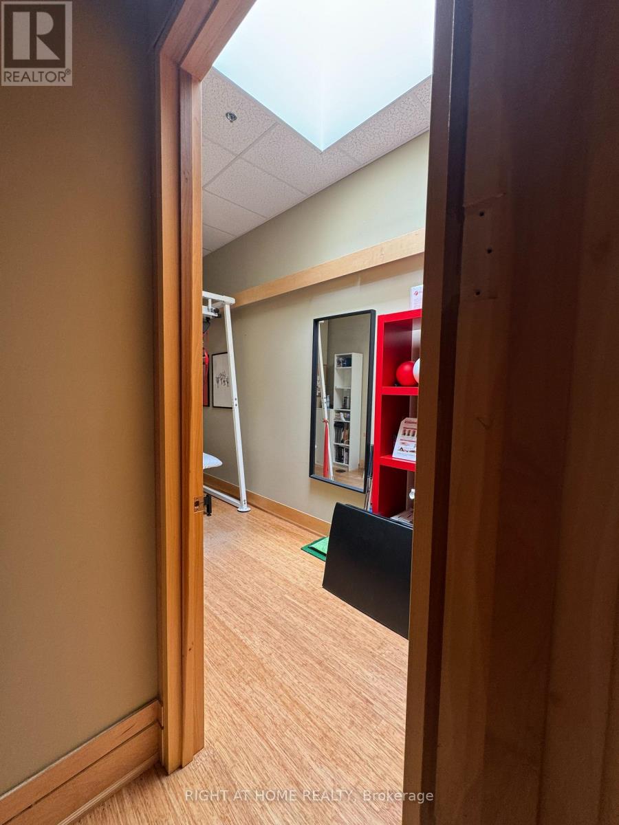 Studio #2 - 3-25 Scarsdale Road, Toronto, Ontario  M3B 2R2 - Photo 4 - C12467305