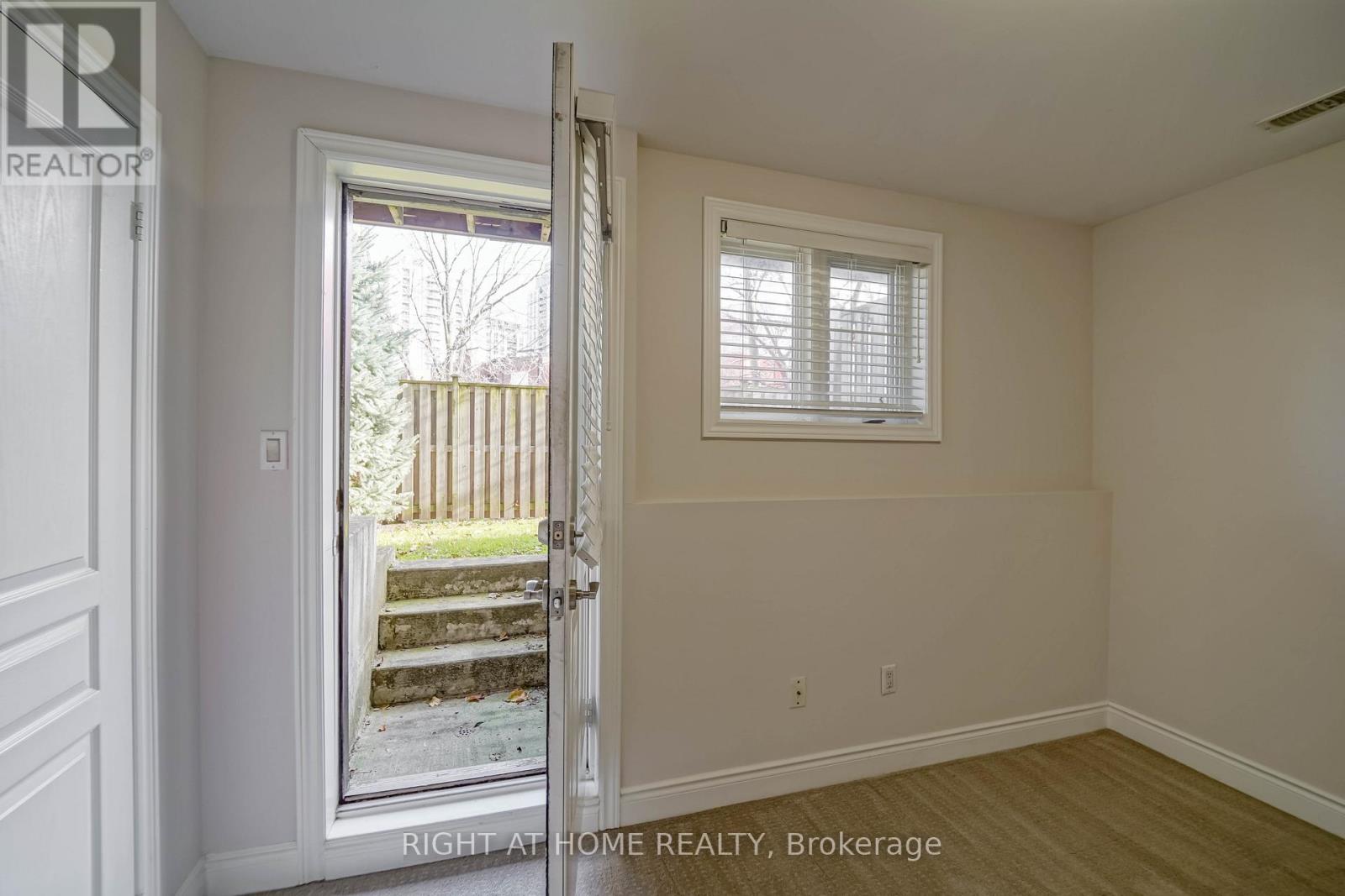 9 Streight Lane, Toronto, Ontario  M9B 0A3 - Photo 38 - W12605358