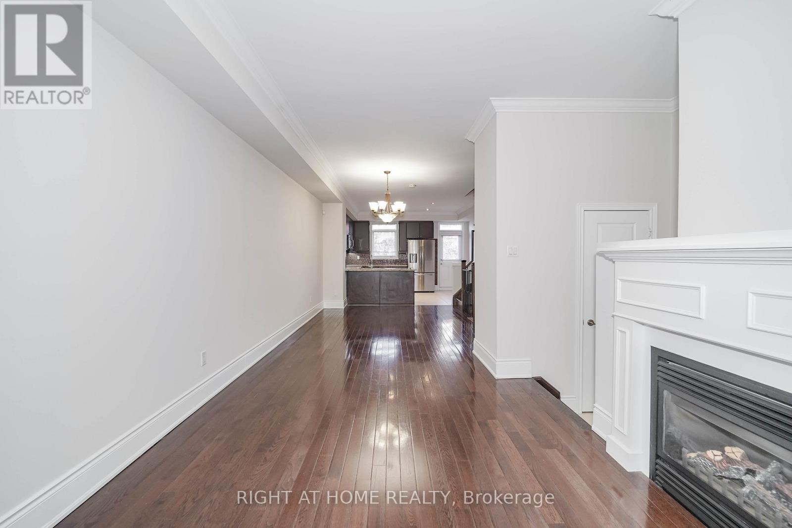 9 Streight Lane, Toronto, Ontario  M9B 0A3 - Photo 5 - W12605358