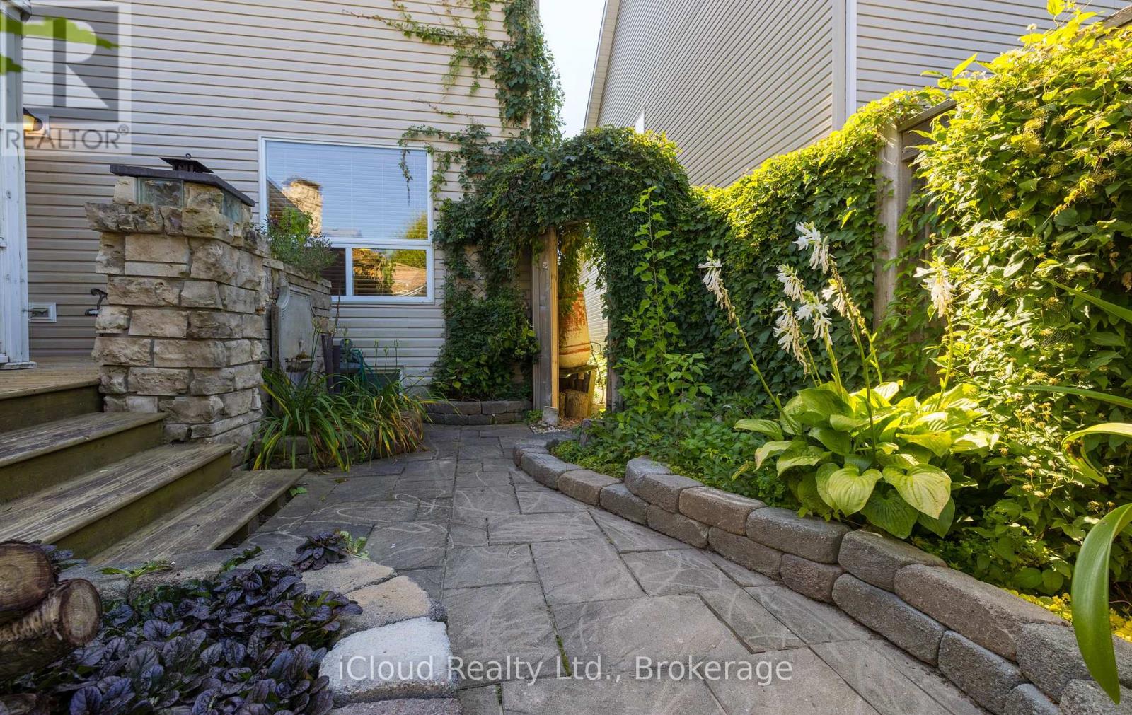 105 Hampson Crescent, Guelph/eramosa, Ontario  N0B 2K0 - Photo 45 - X12401739