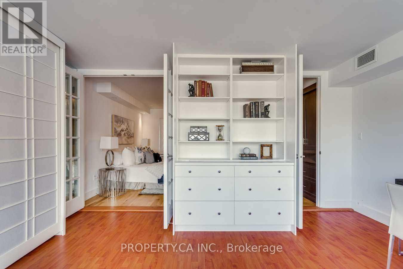 403 - 349 St Clair Avenue W, Toronto, Ontario  M5P 1N3 - Photo 31 - C12668378