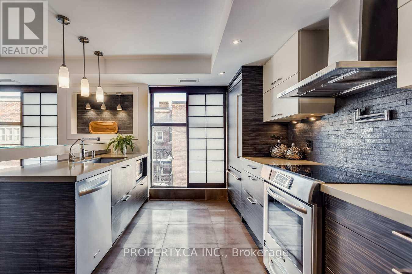 403 - 349 St Clair Avenue W, Toronto, Ontario  M5P 1N3 - Photo 5 - C12668378