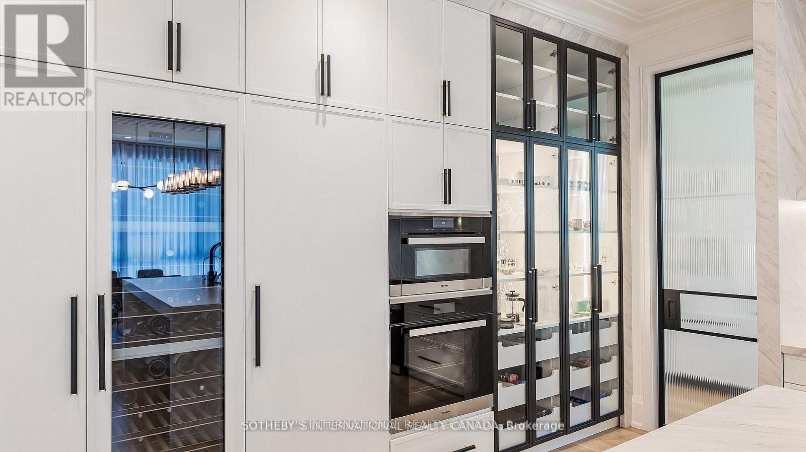 101 Dunloe Road, Toronto, Ontario  M5P 2T7 - Photo 12 - C12668384