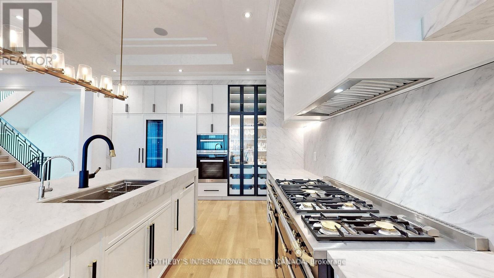 101 Dunloe Road, Toronto, Ontario  M5P 2T7 - Photo 14 - C12668384