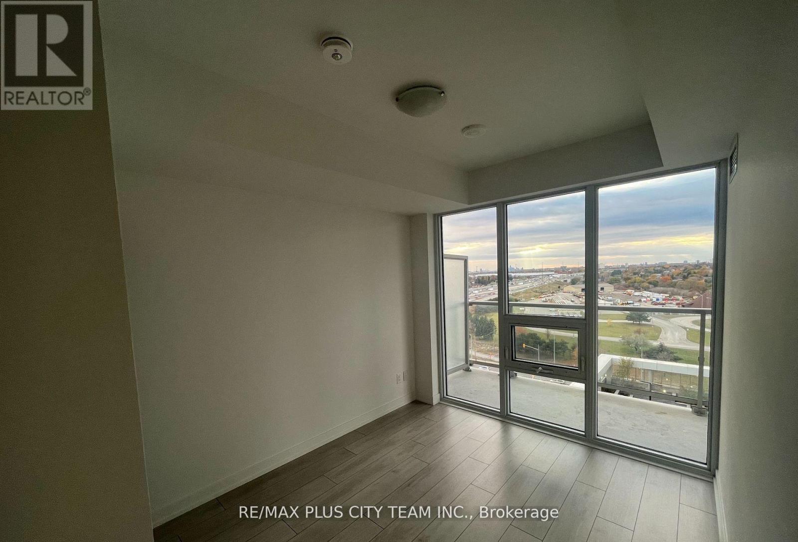 1512 - 2033 Kennedy Road, Toronto, Ontario  M1T 0B9 - Photo 4 - E12668344