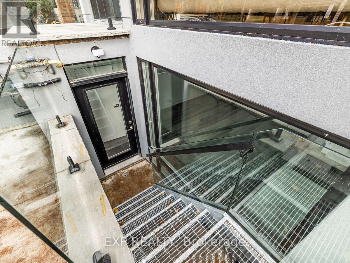 Lower - 19 Devon Road, Toronto, Ontario  M4E 2J7 - Photo 2 - E12668380