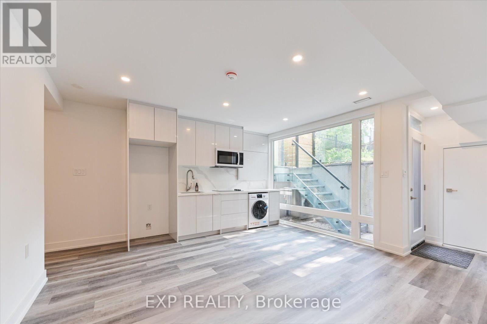 Lower - 19 Devon Road, Toronto, Ontario  M4E 2J7 - Photo 4 - E12668380