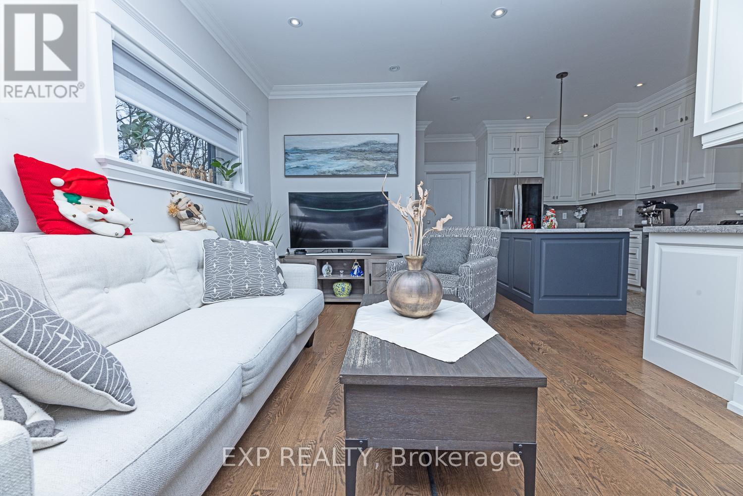 47 O'connor Drive, Toronto, Ontario  M4K 2K3 - Photo 4 - E12668420