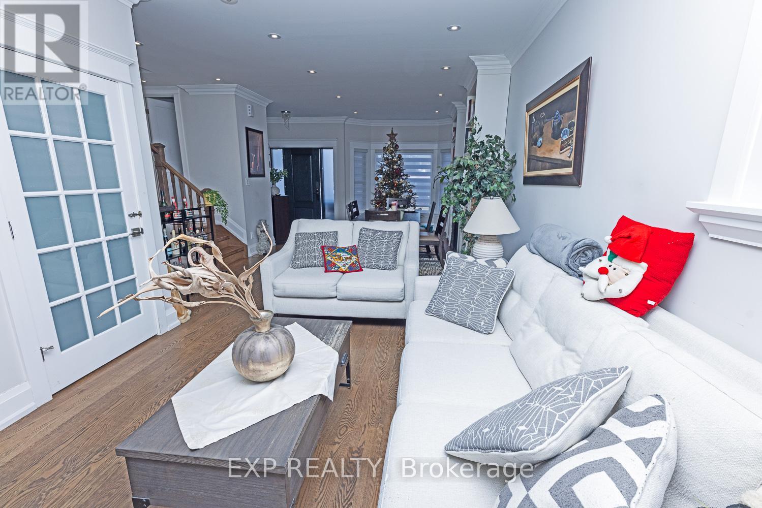 47 O'connor Drive, Toronto, Ontario  M4K 2K3 - Photo 5 - E12668420