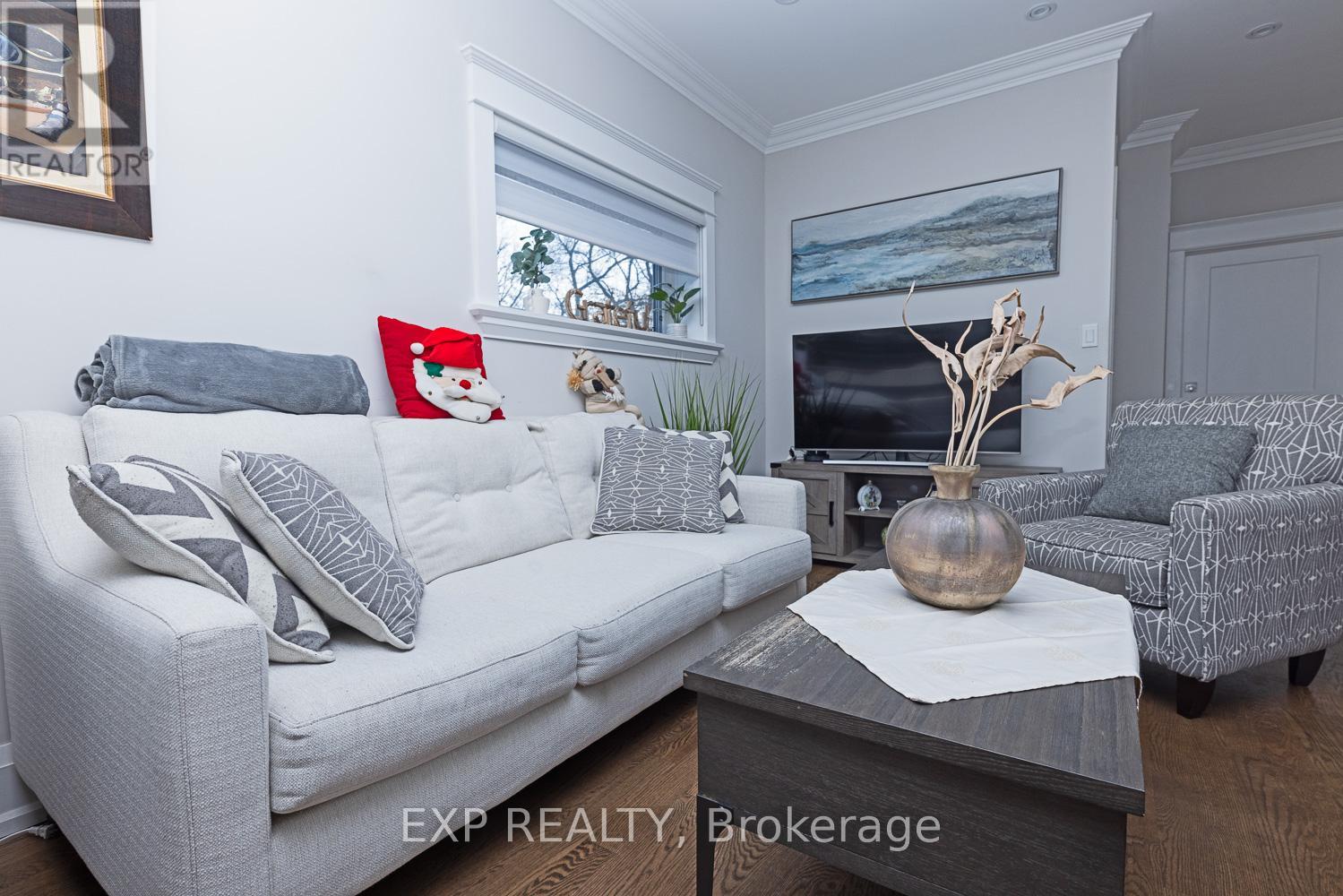 47 O'connor Drive, Toronto, Ontario  M4K 2K3 - Photo 6 - E12668420