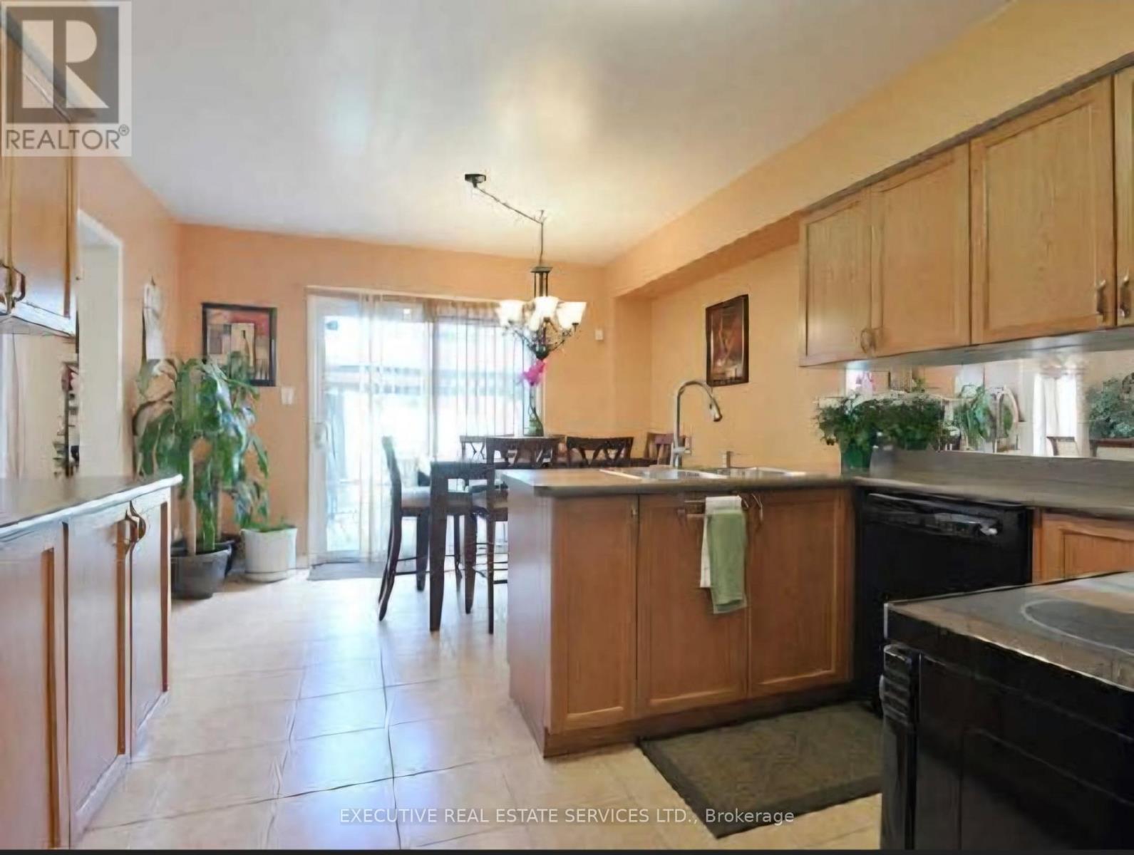 12 Albright Road, Brampton, Ontario  L6X 5C8 - Photo 7 - W12644726