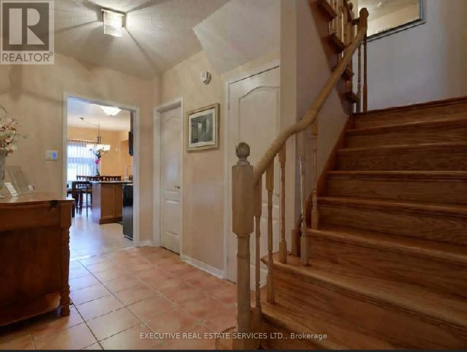 12 Albright Road, Brampton, Ontario  L6X 5C8 - Photo 4 - W12644726