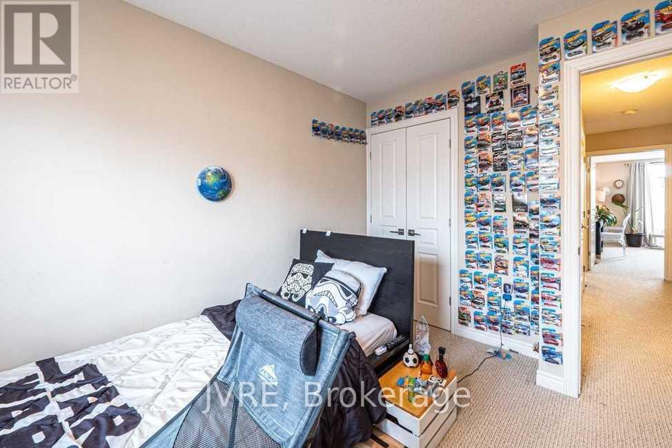 112 Westbank Trail, Hamilton, Ontario  L8J 0H3 - Photo 5 - X12552598