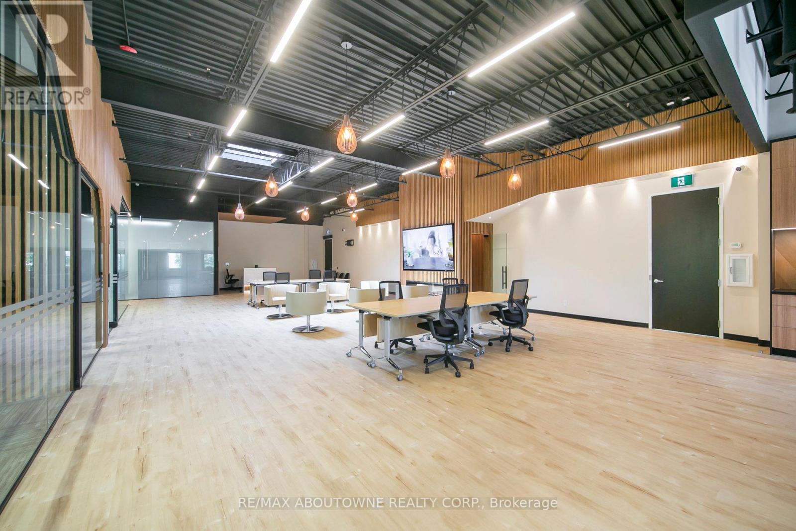 211-A - 320 Matheson Boulevard W, Mississauga, Ontario  L5R 3R1 - Photo 14 - W12668332