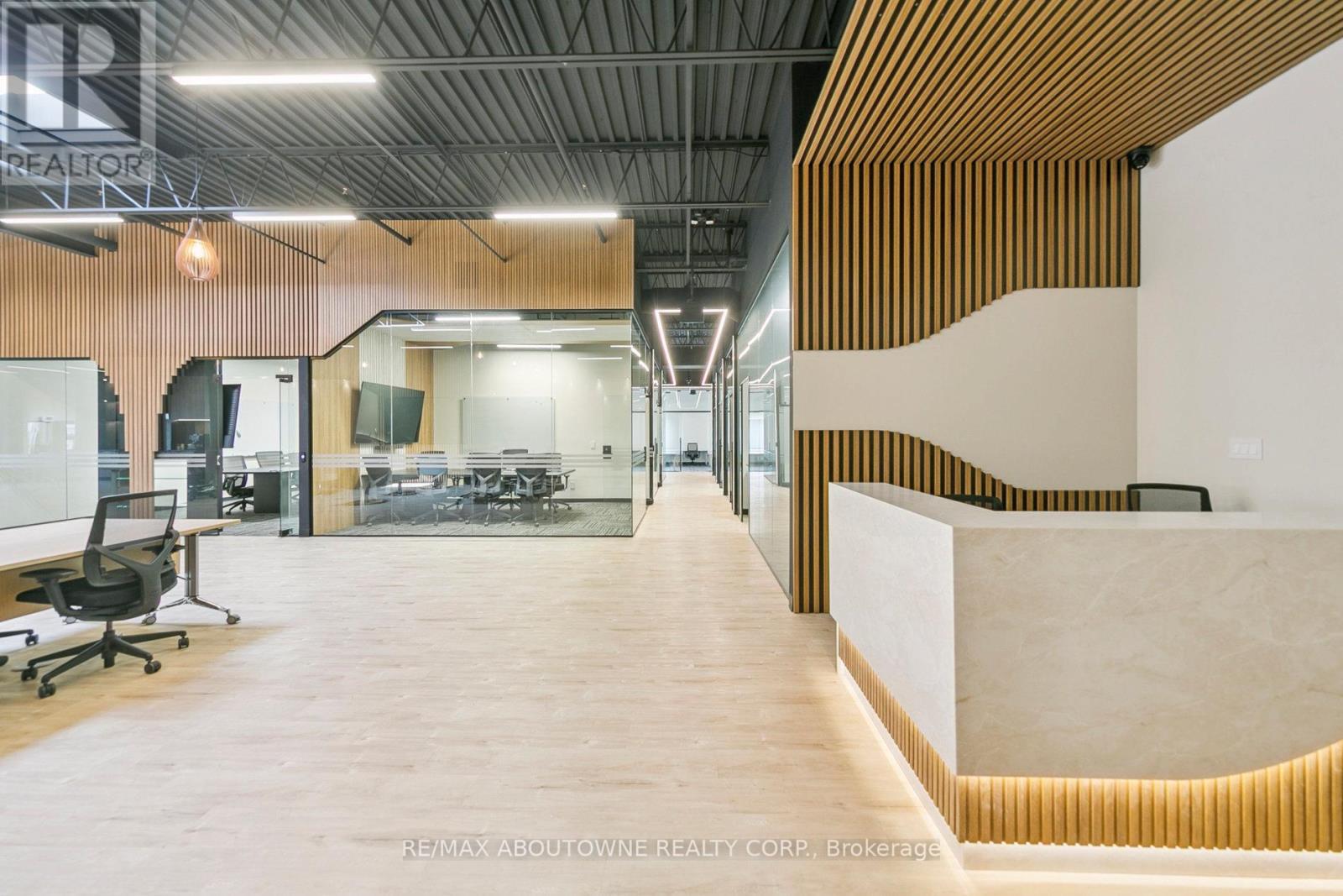 211-A - 320 Matheson Boulevard W, Mississauga, Ontario  L5R 3R1 - Photo 4 - W12668332