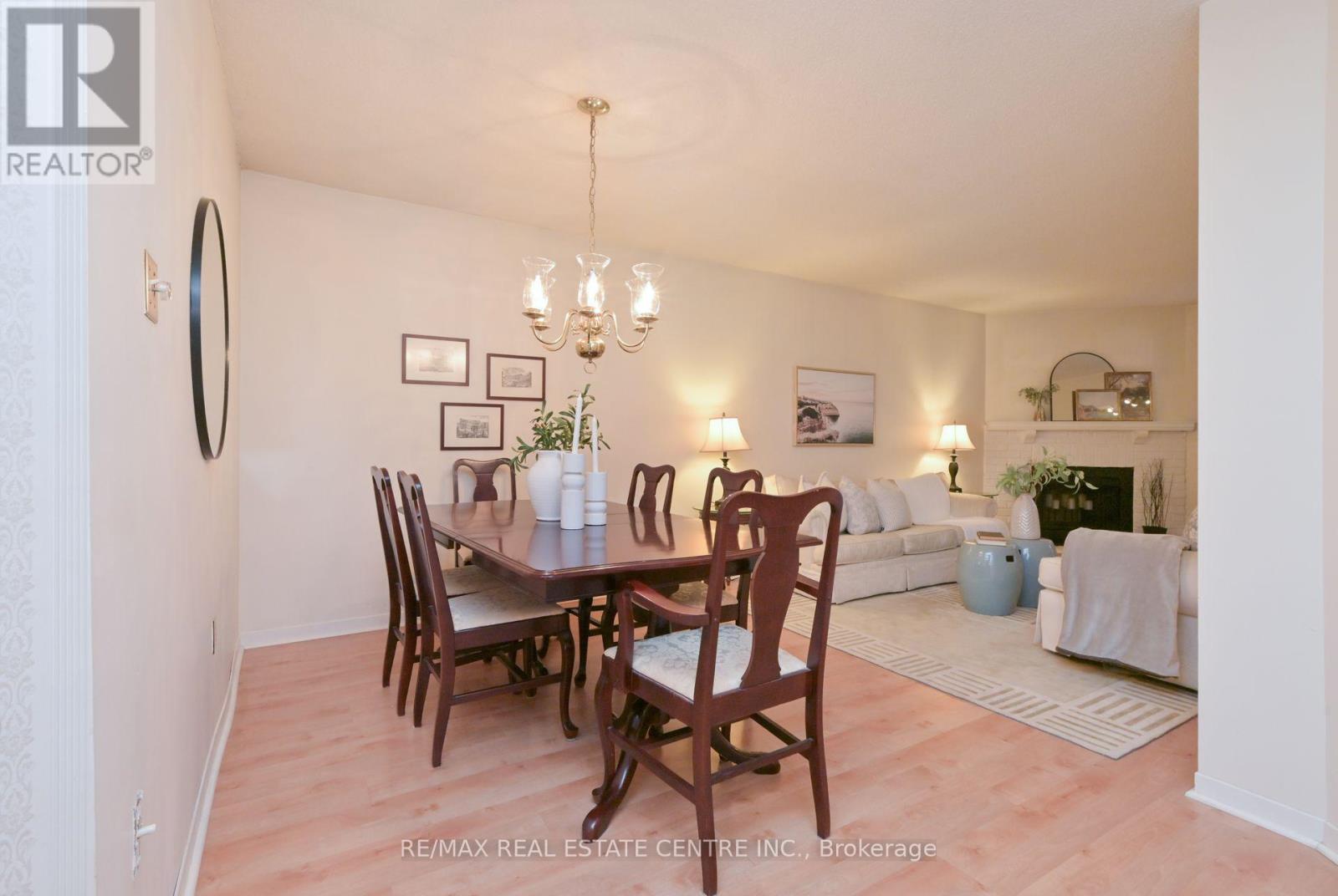 4239 Sawmill Valley Drive, Mississauga, Ontario  L5L 3K9 - Photo 11 - W12668348