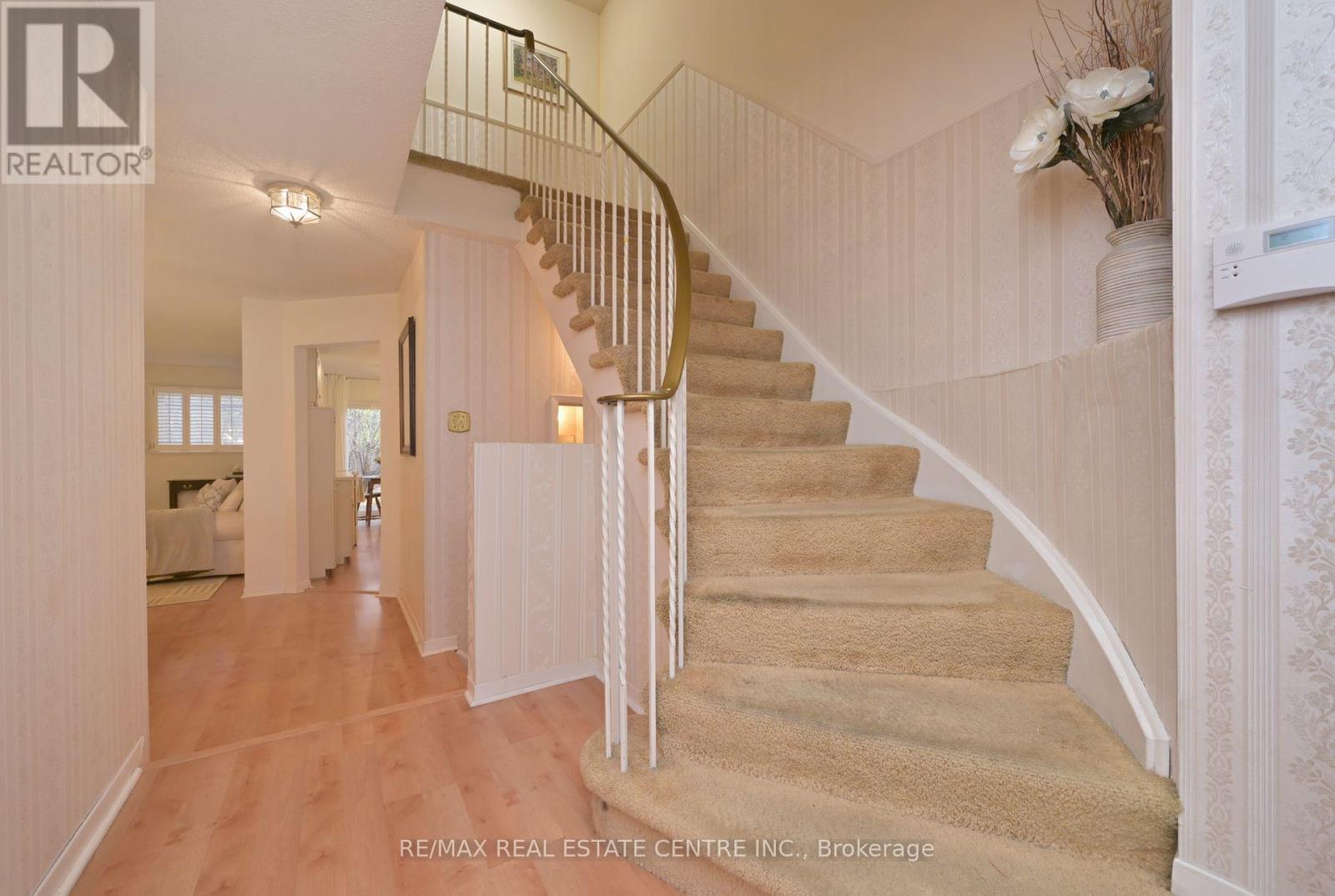 4239 Sawmill Valley Drive, Mississauga, Ontario  L5L 3K9 - Photo 14 - W12668348