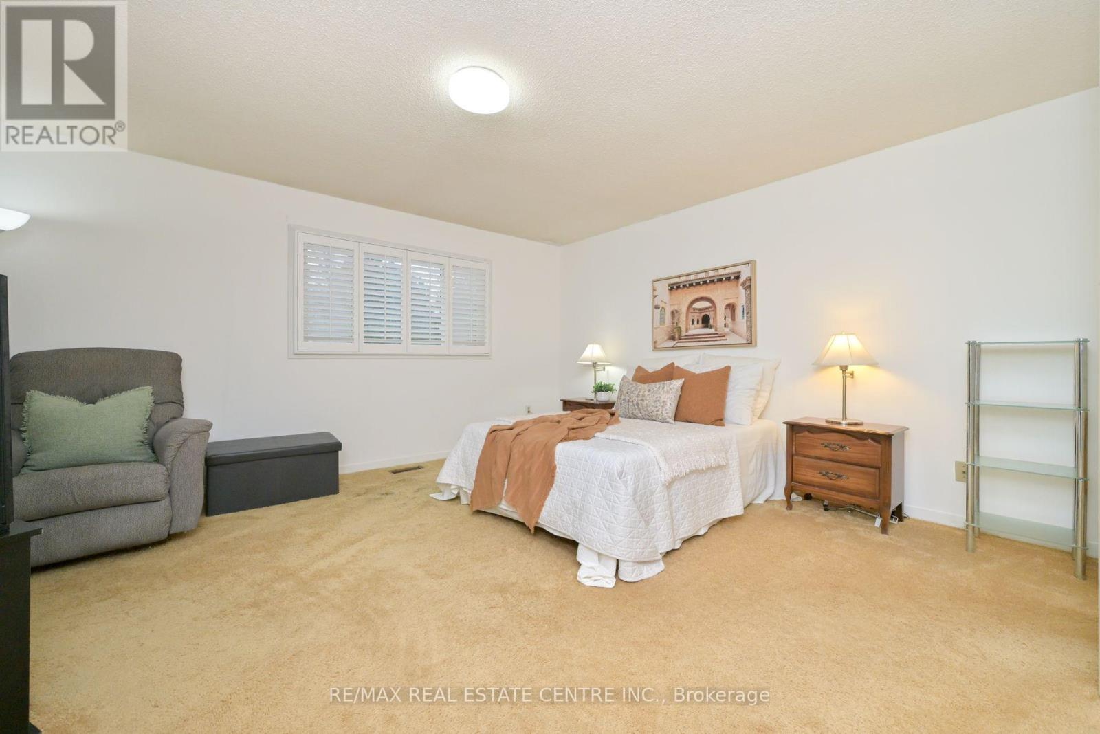 4239 Sawmill Valley Drive, Mississauga, Ontario  L5L 3K9 - Photo 15 - W12668348