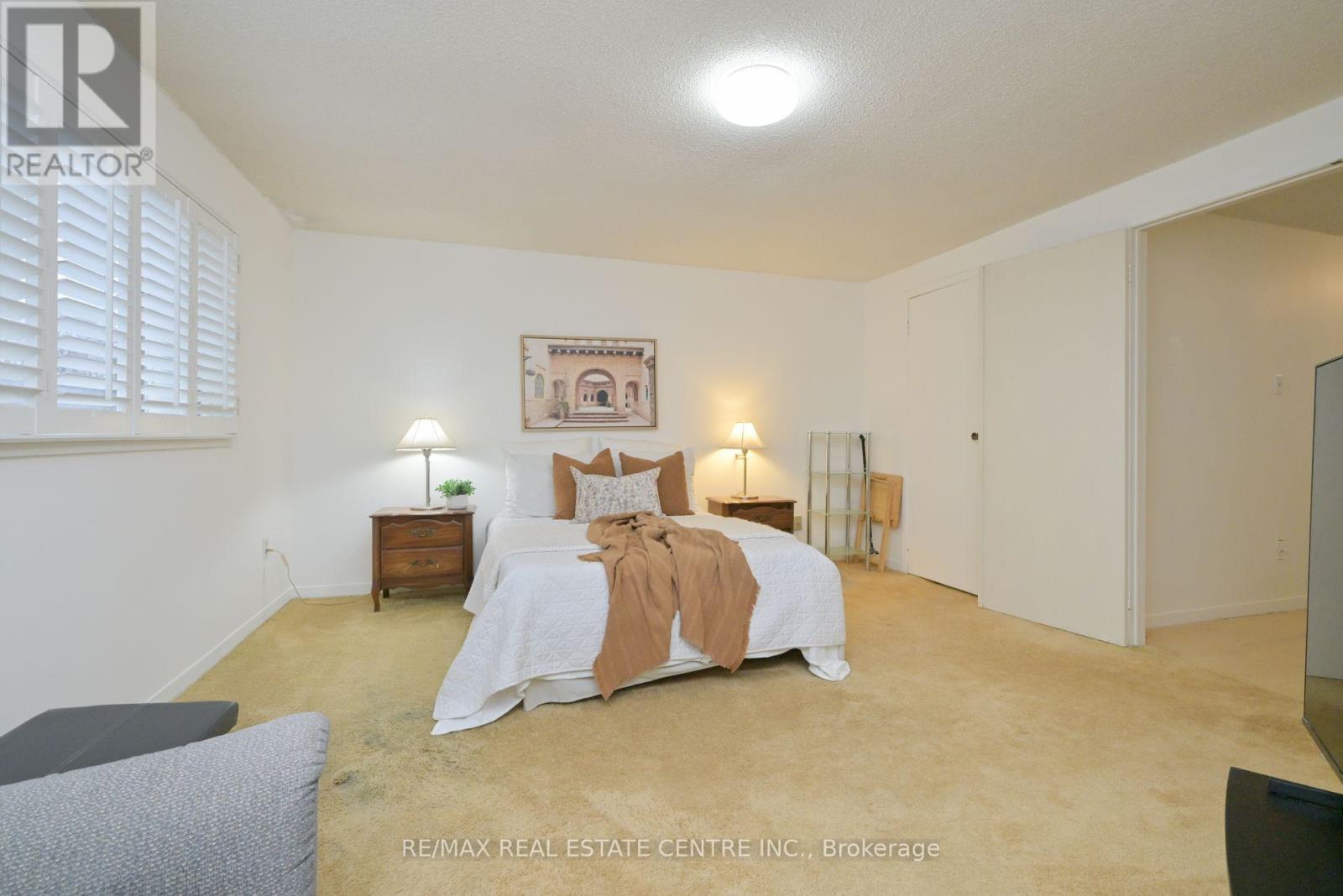 4239 Sawmill Valley Drive, Mississauga, Ontario  L5L 3K9 - Photo 17 - W12668348