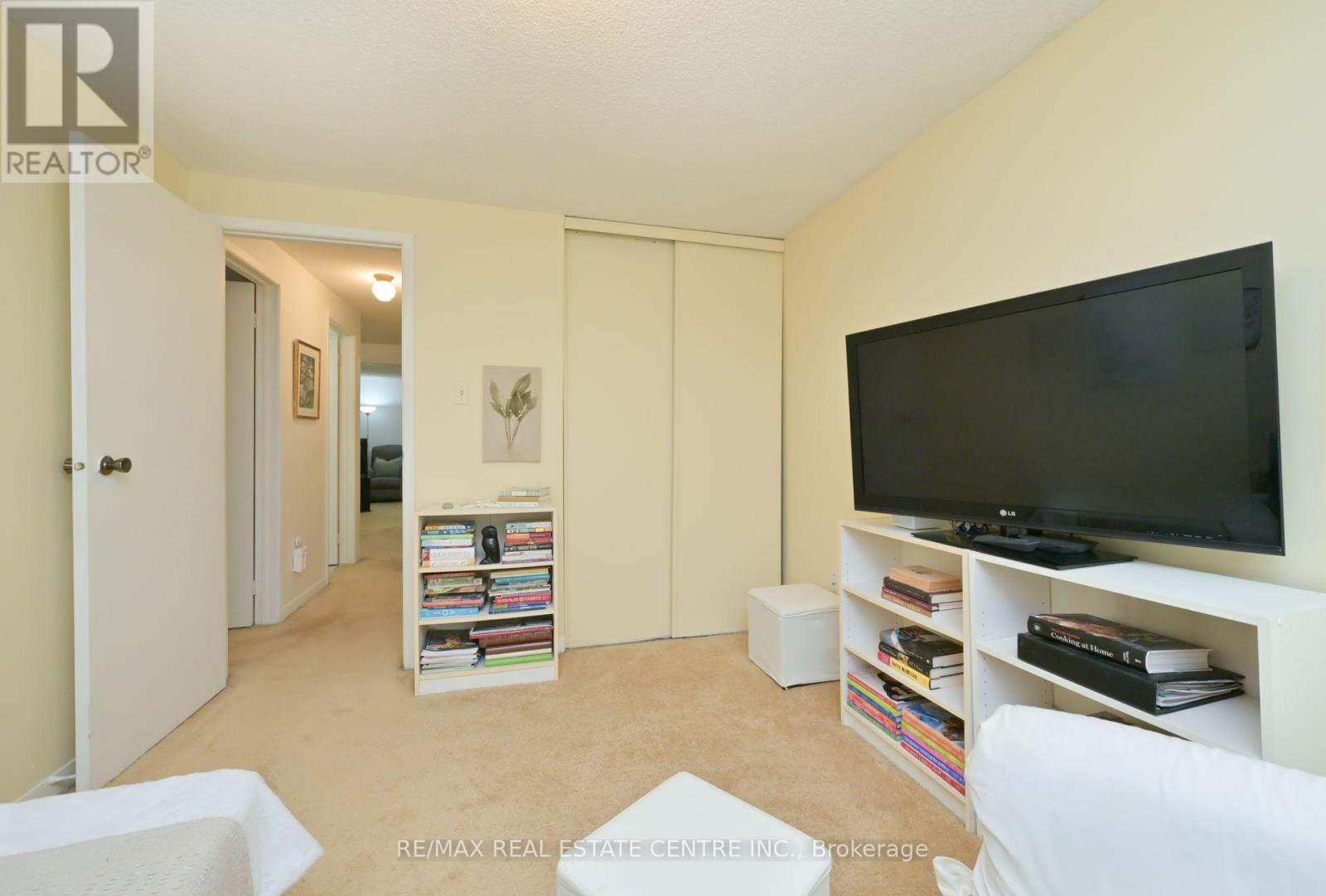 4239 Sawmill Valley Drive, Mississauga, Ontario  L5L 3K9 - Photo 23 - W12668348