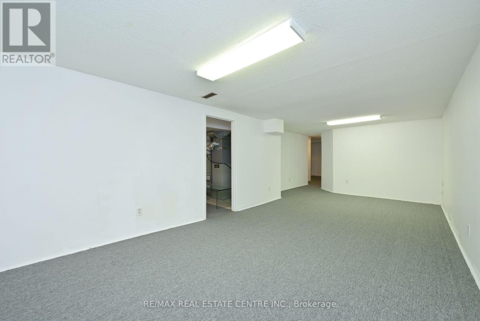 4239 Sawmill Valley Drive, Mississauga, Ontario  L5L 3K9 - Photo 26 - W12668348