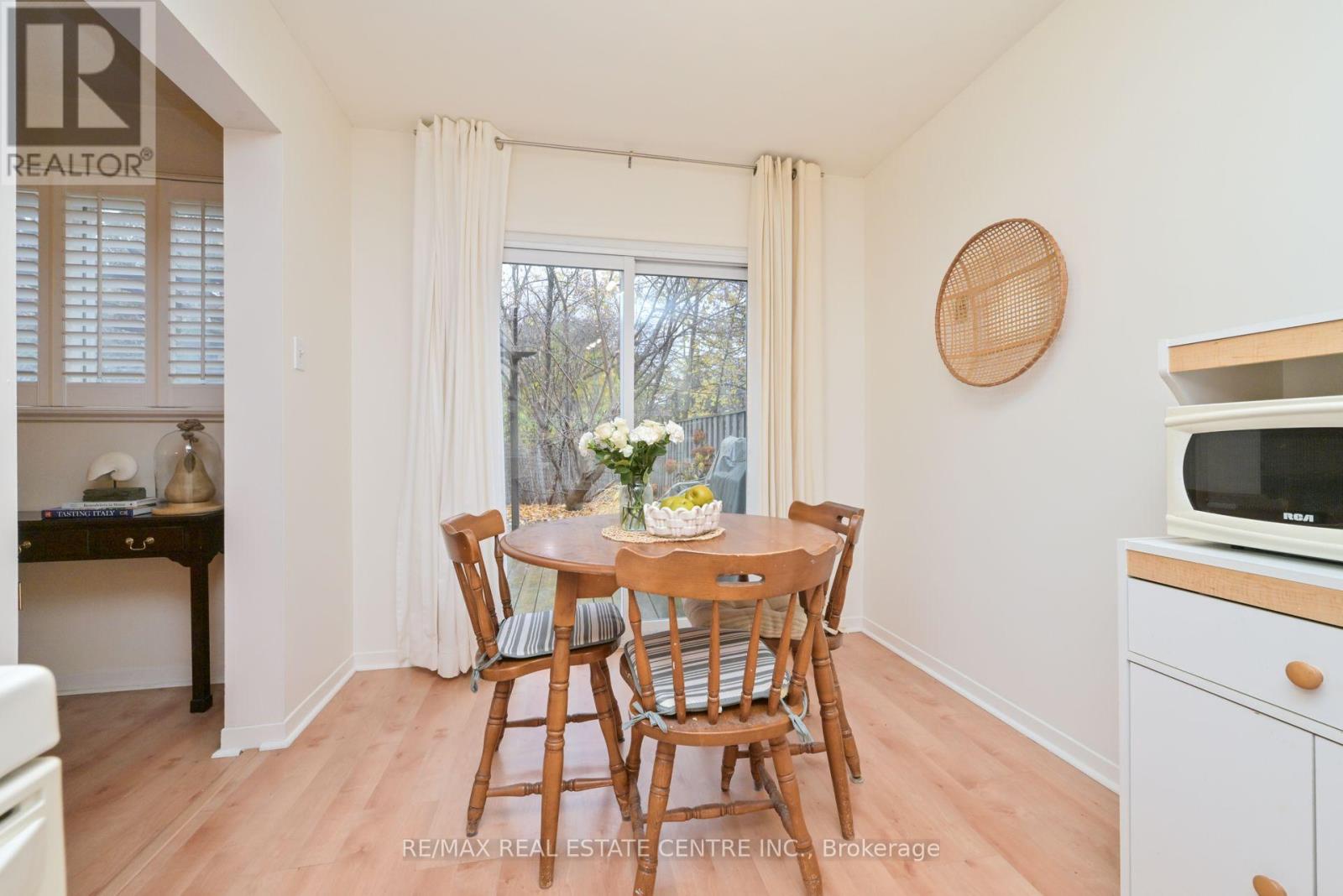 4239 Sawmill Valley Drive, Mississauga, Ontario  L5L 3K9 - Photo 6 - W12668348