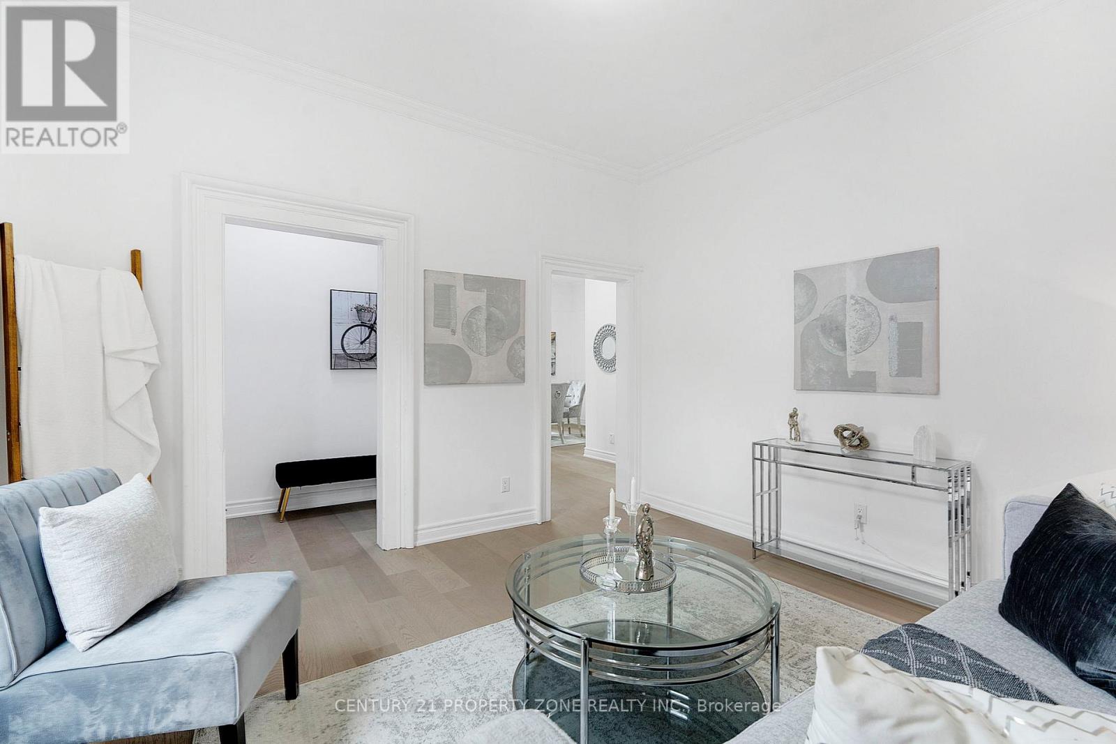 72 Nelson Street, Brampton, Ontario  L6V 1E2 - Photo 4 - W12668358