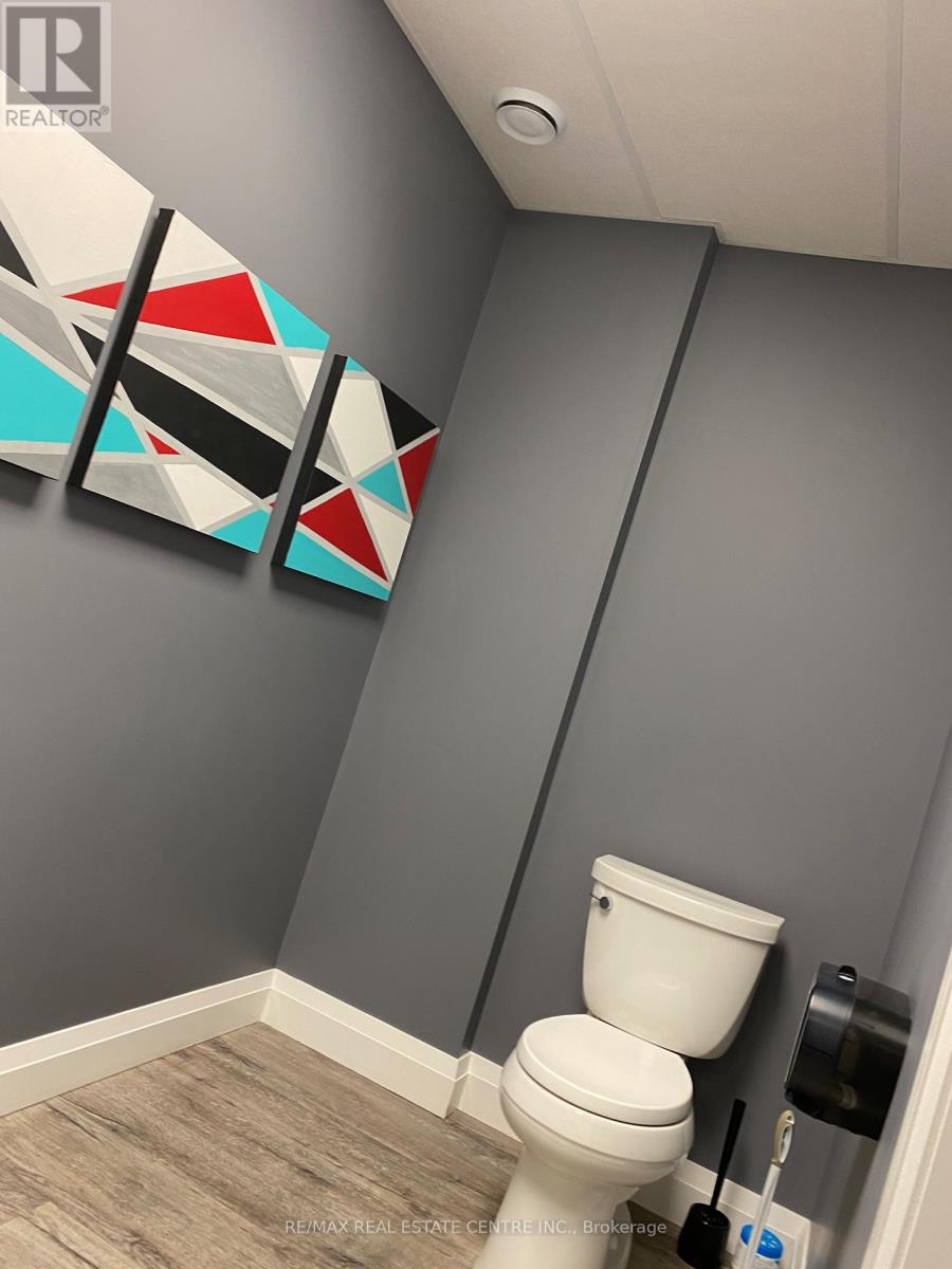 142 Mill Street, Halton Hills, Ontario  L7G 2C1 - Photo 5 - W12668428