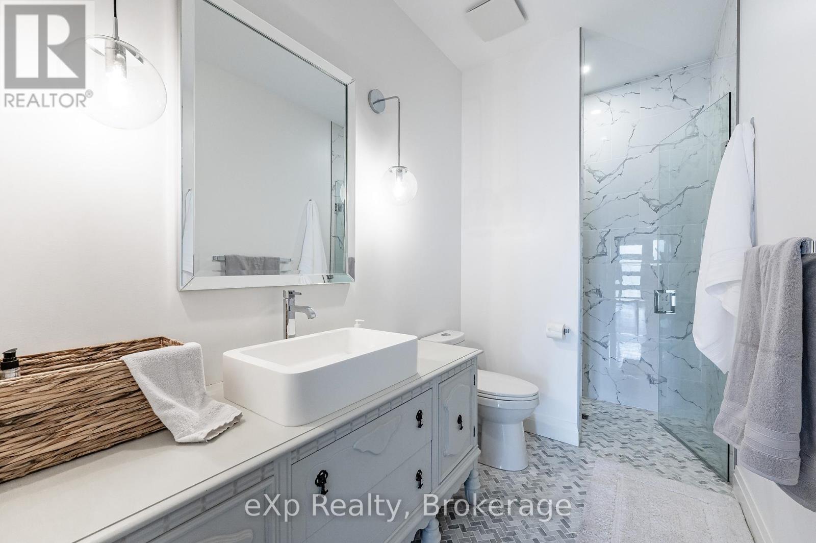 442 South River Road, Centre Wellington, Ontario  N0B 1S0 - Photo 21 - X12533940