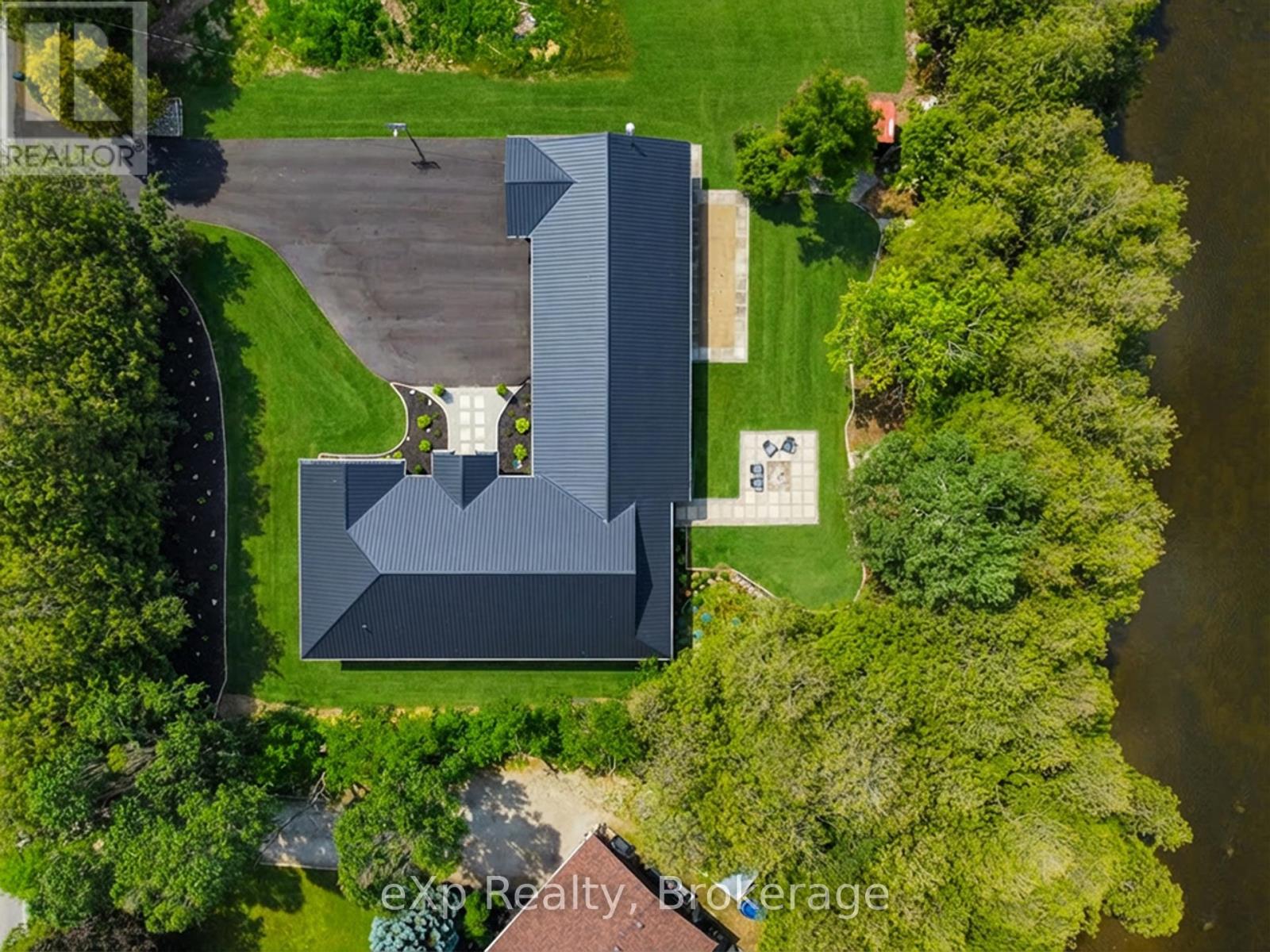 442 South River Road, Centre Wellington, Ontario  N0B 1S0 - Photo 2 - X12533940