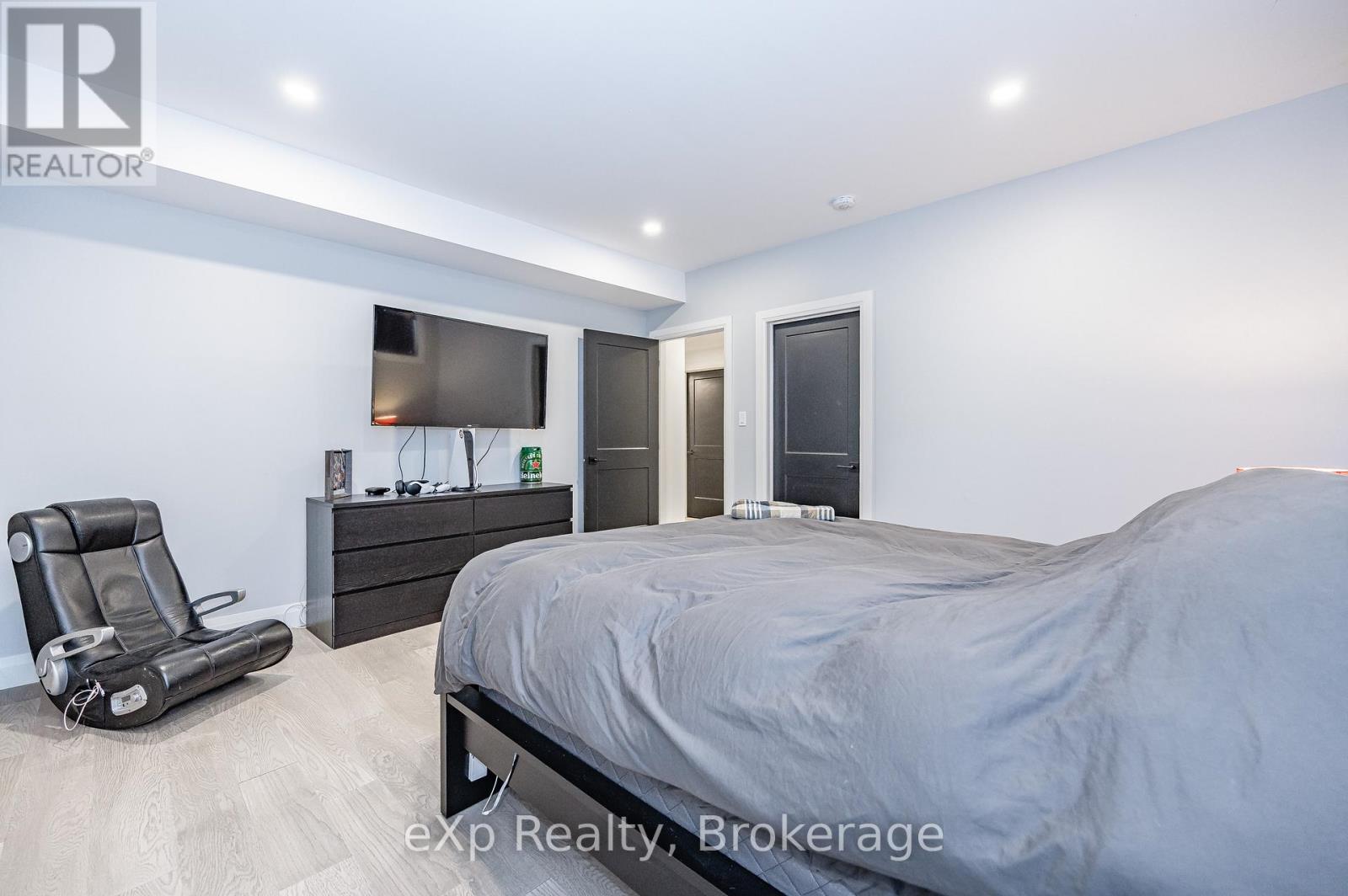 442 South River Road, Centre Wellington, Ontario  N0B 1S0 - Photo 33 - X12533940