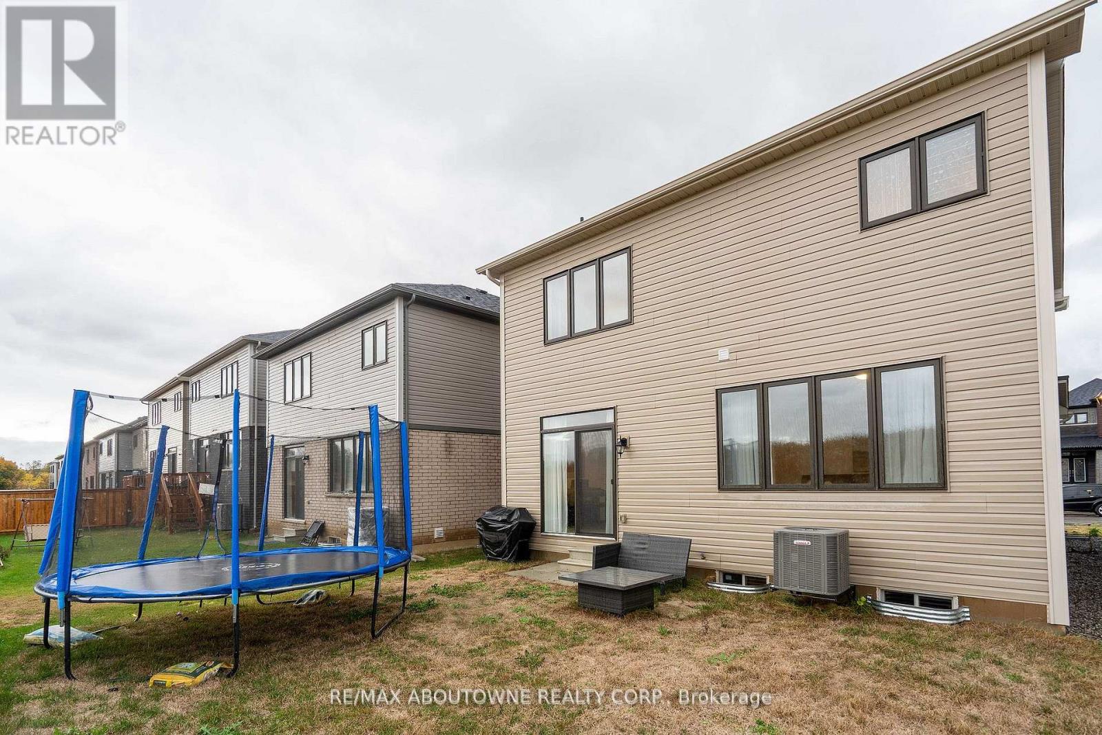 57 Monteith Drive, Brantford, Ontario  N3T 0W6 - Photo 38 - X12668346