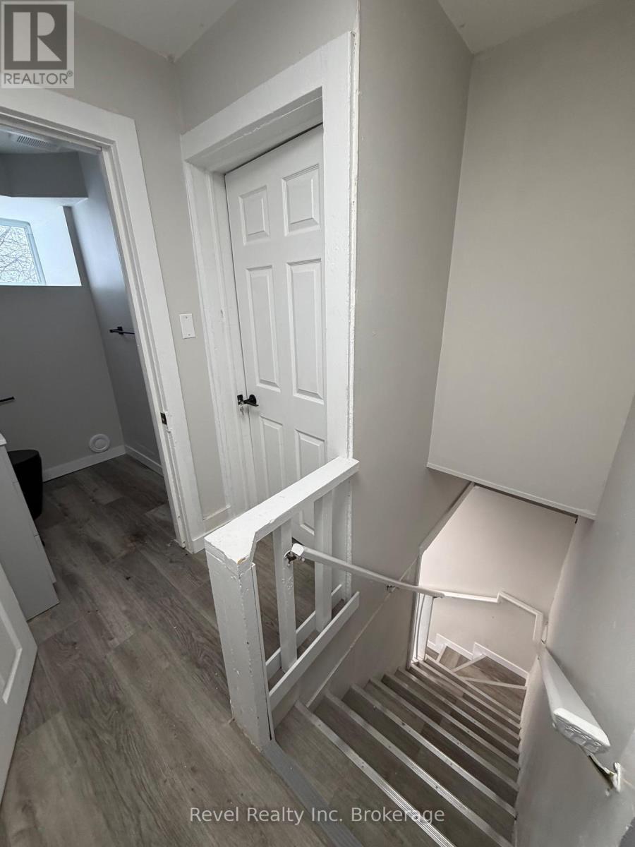 323 Algonquin Avenue, North Bay, Ontario  P1B 4W1 - Photo 8 - X12668452