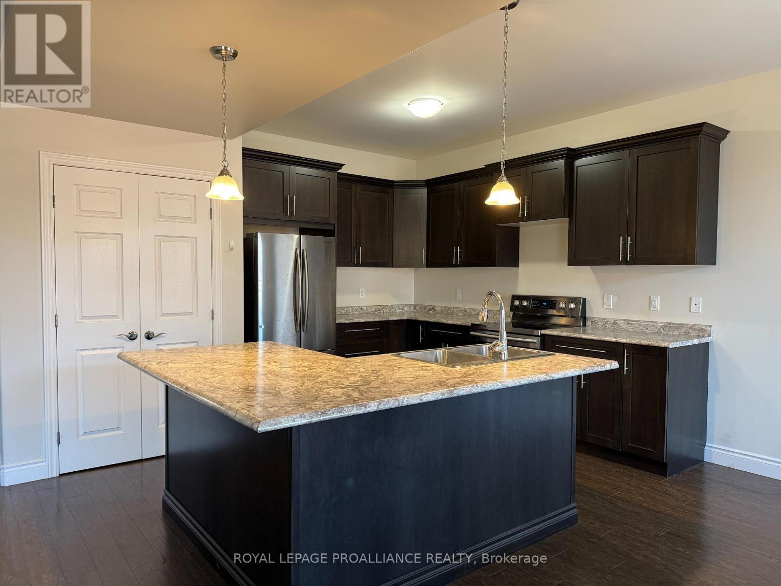 28 Primrose Crescent, Belleville, Ontario  K8N 4Z5 - Photo 2 - X12668506