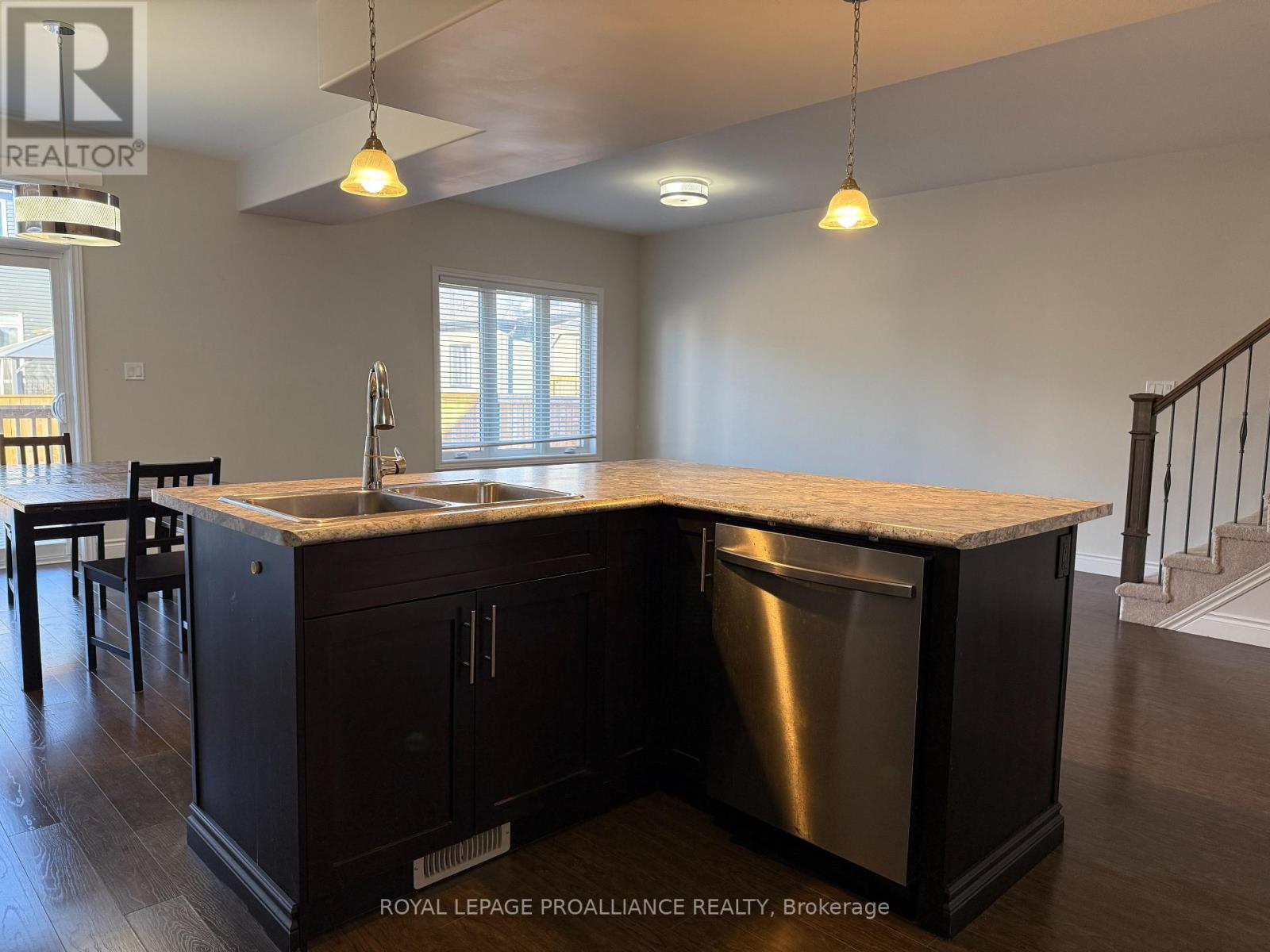 28 Primrose Crescent, Belleville, Ontario  K8N 4Z5 - Photo 3 - X12668506