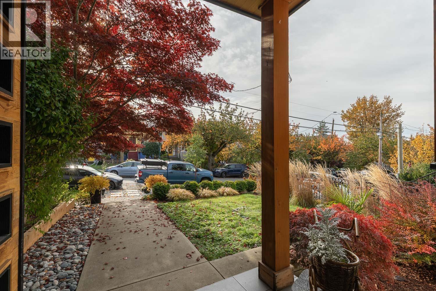 2023 Charles Street, Vancouver, British Columbia  V5L 2V1 - Photo 3 - R3075942